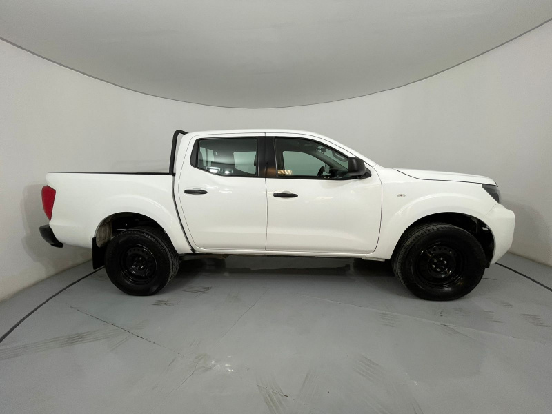 Nissan Comerciales Frontier y NP 300 Frontier Pick-Up 4 pts. Frontier SE, Doble Cab., L4, 2.5l, TM6, a/ac., VE, R-16 (cambio de línea) 2021